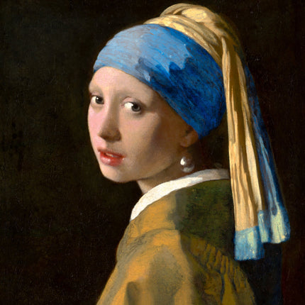 Painting of a young girl with a pearl earring by Johannes Vermeer.